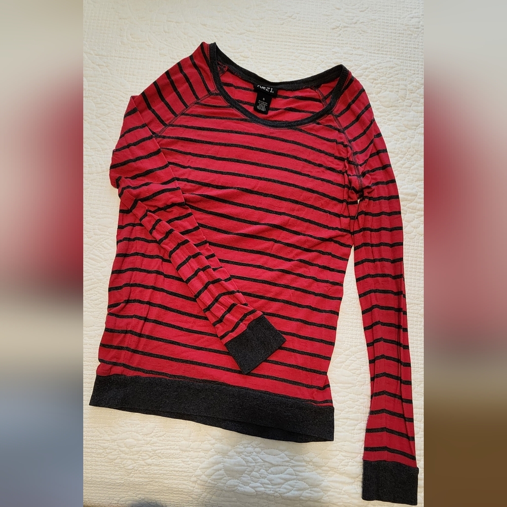 Long sleeve rue 21 top
